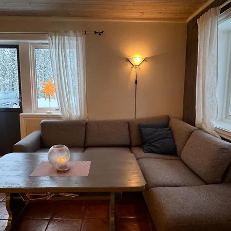 Spacious Near דירה