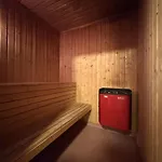 Spacious Near *